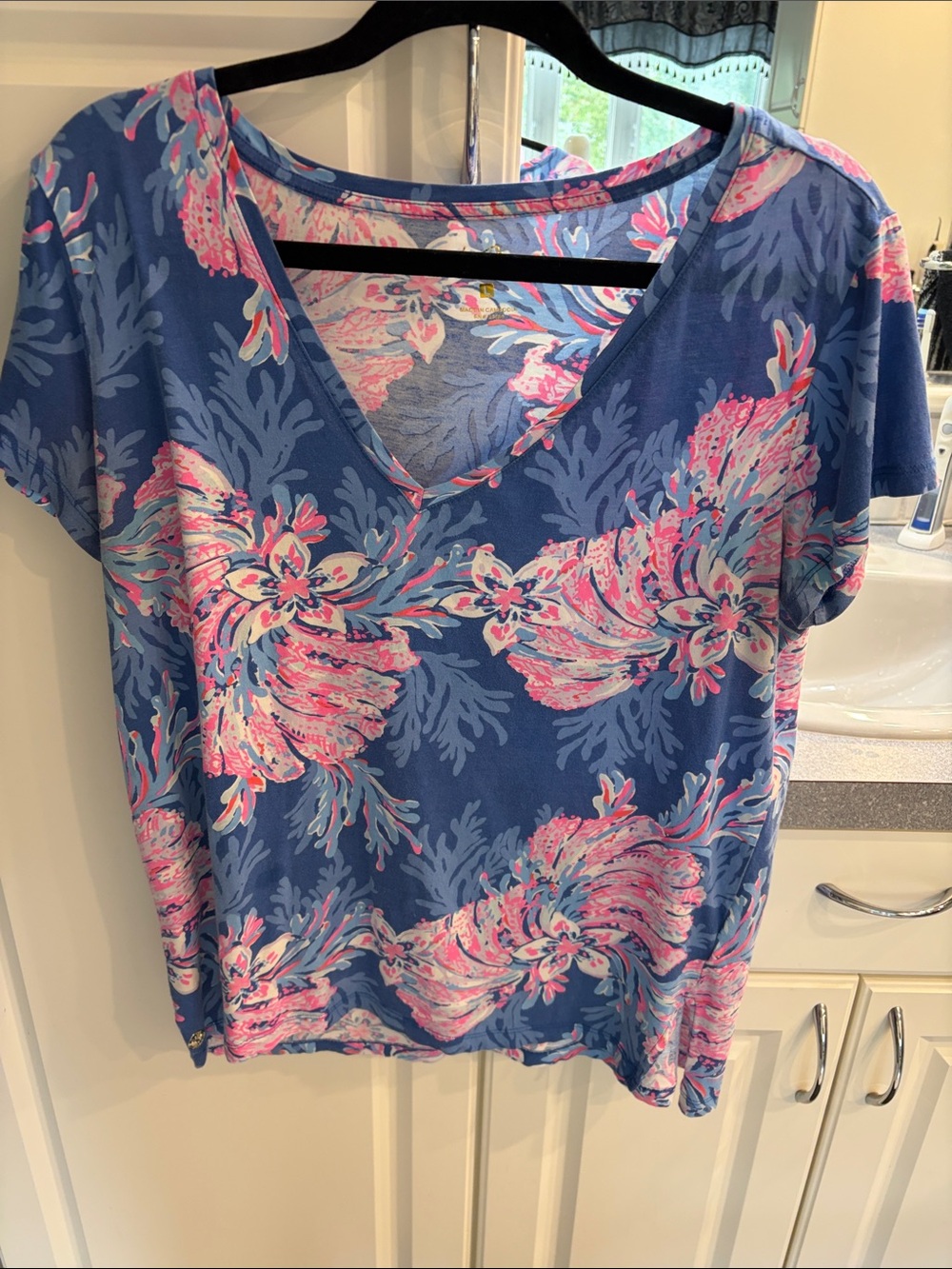 Lilly Pulitzer Blue V-Neck Floral Short Sleeve Tee